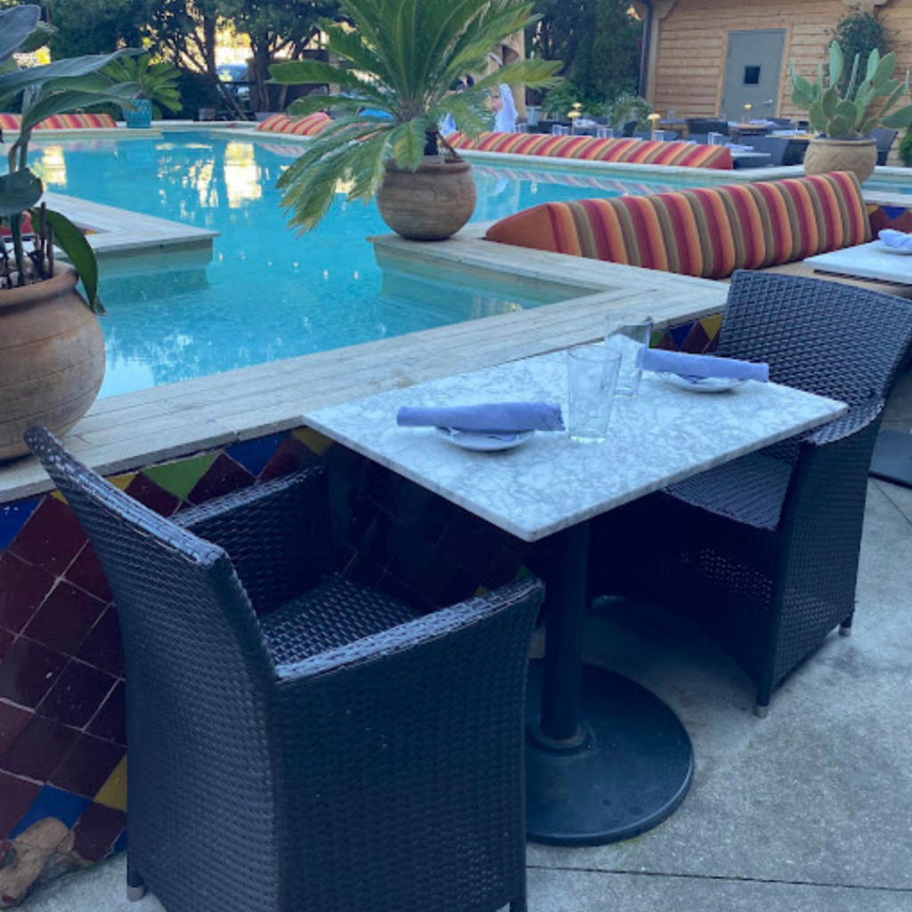 Mulino Turkey Ball Seating Two-Top